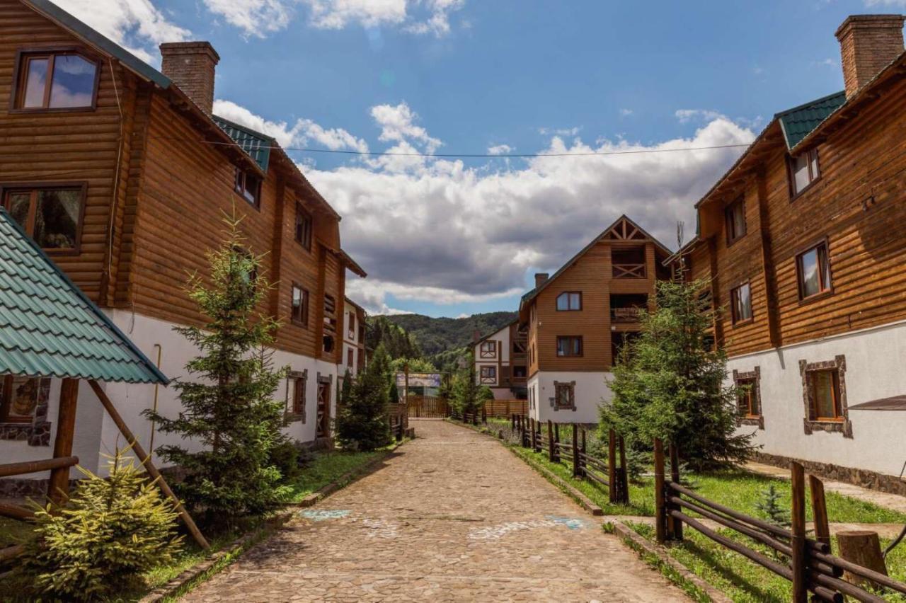Edelweiss Carpathians Migovo Hotel Exterior photo