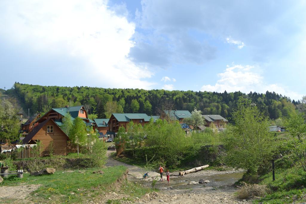Edelweiss Carpathians Migovo Hotel Exterior photo